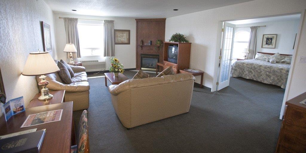 Service Plus Inns And Suites Grande Prairie Room photo