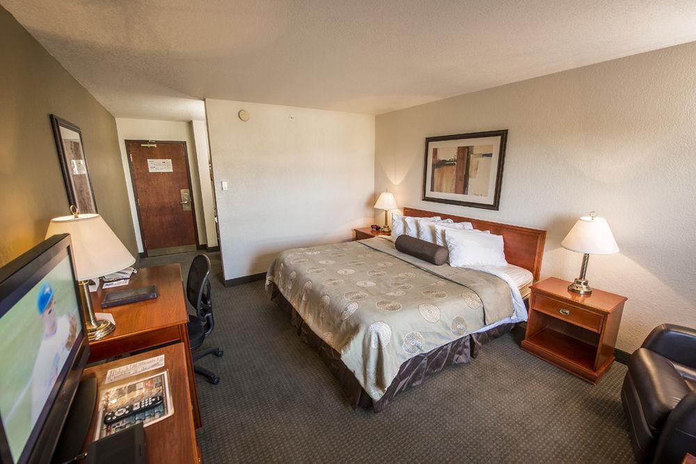 Service Plus Inns And Suites Grande Prairie Exterior photo