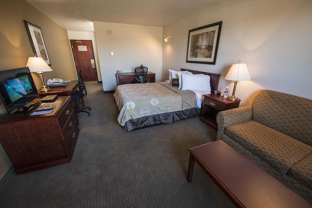Service Plus Inns And Suites Grande Prairie Exterior photo