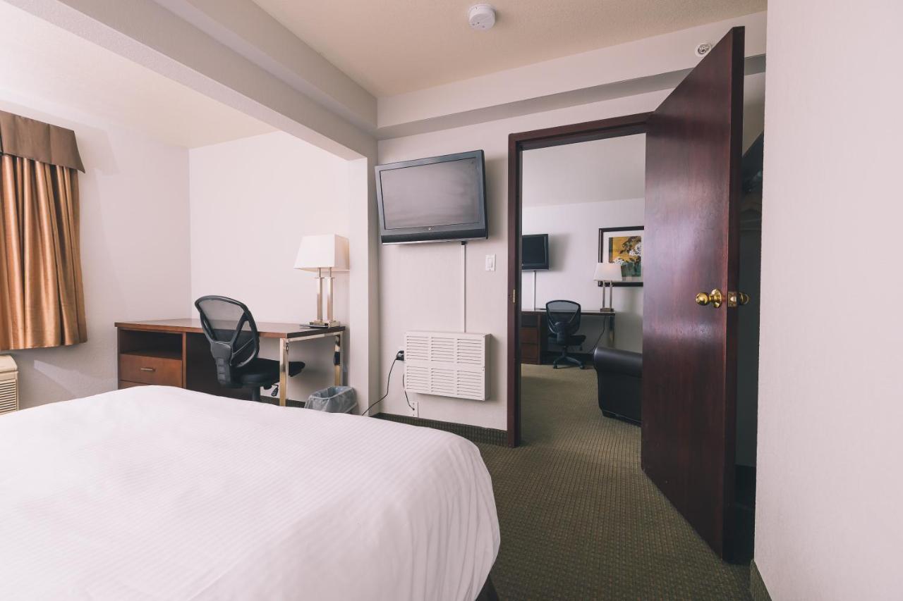 Service Plus Inns And Suites Grande Prairie Exterior photo