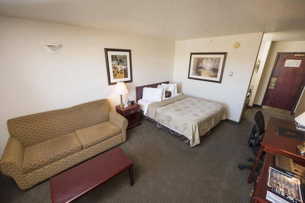 Service Plus Inns And Suites Grande Prairie Exterior photo